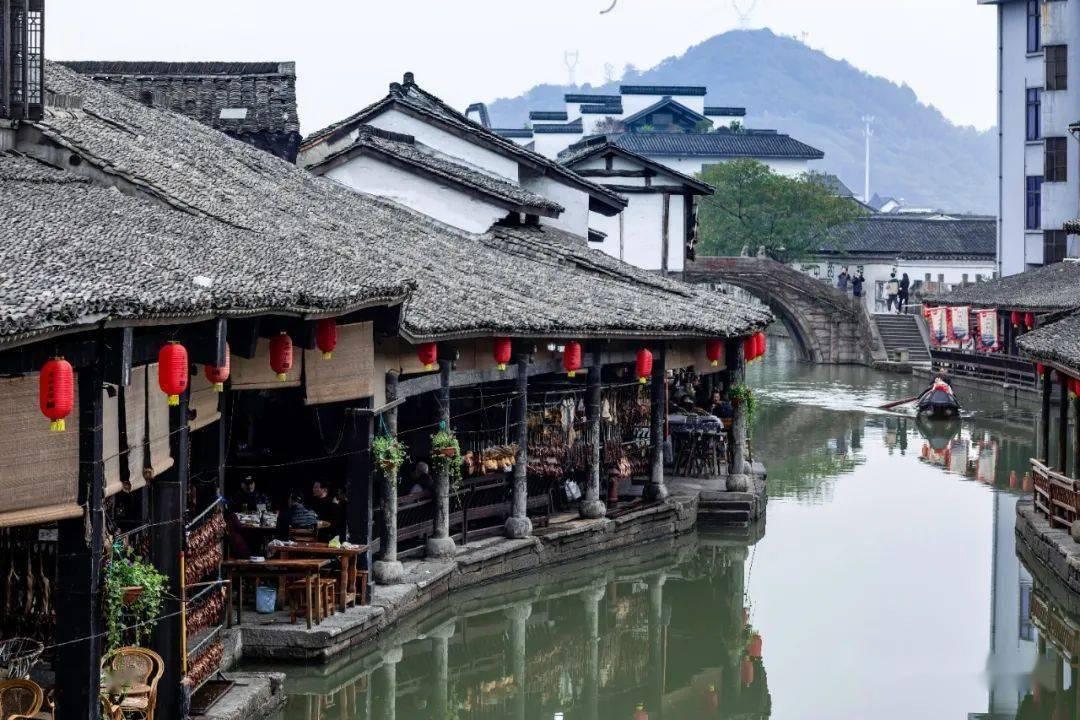 德江县荆角乡关工委组织开展大学生反哺实践活动